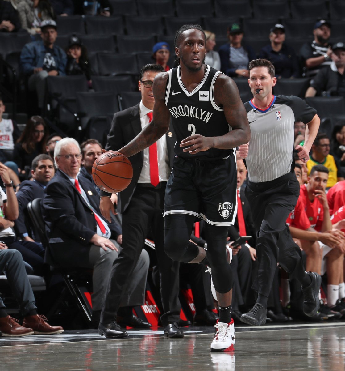 篮网在主场迎战巴西弗朗卡队,在比赛中,普林斯狂飙6记三分,砍下全队最