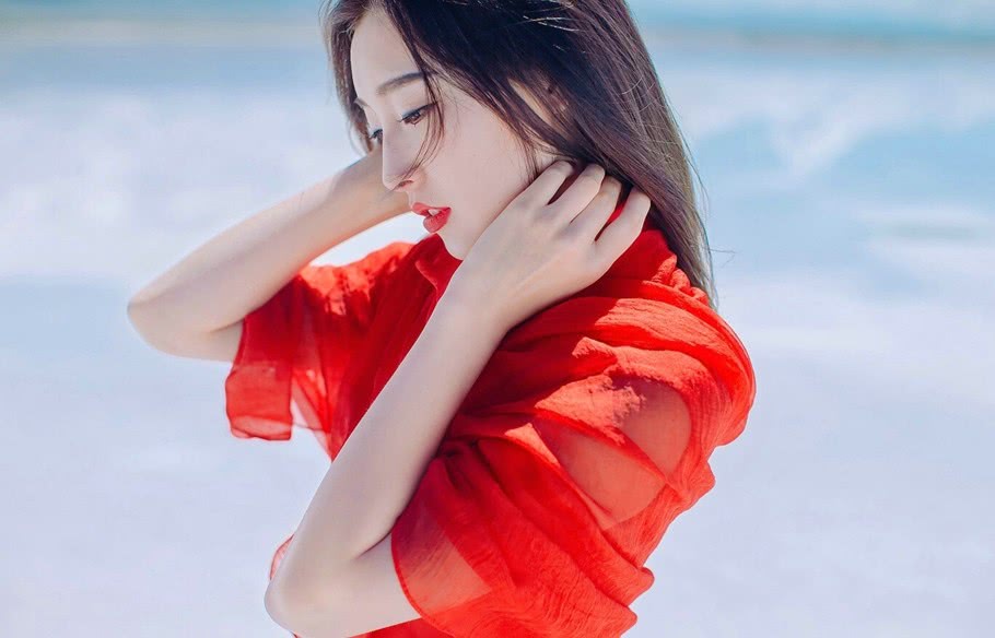 红衣美女飘逸照