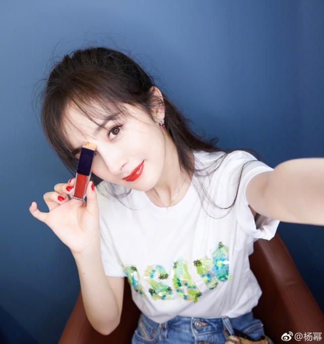 杨幂自拍:学杨幂15个自拍姿势,拍最好看的自拍照