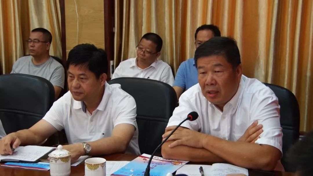 县委常委,常务副县长卓凛波,县人大常委会副主任黄小流,副县长吴光群