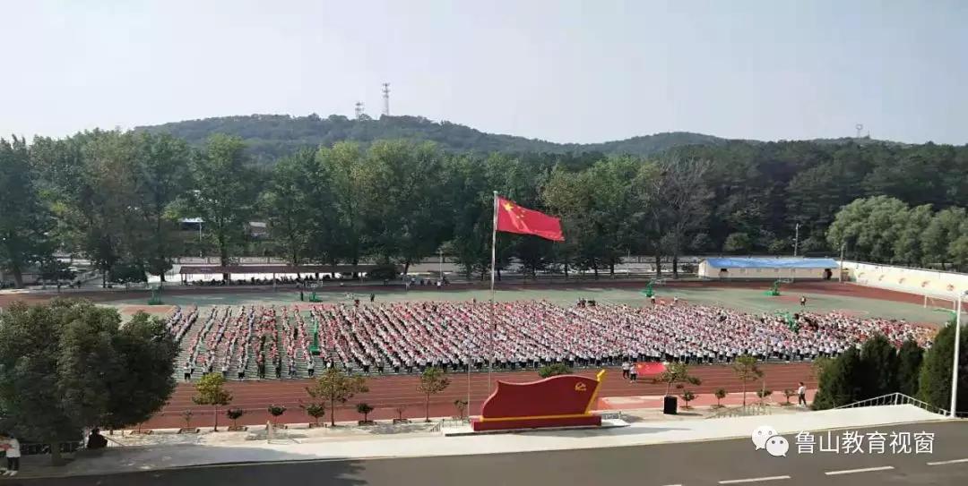 江河高中国庆献礼千人大合唱我和我的祖国