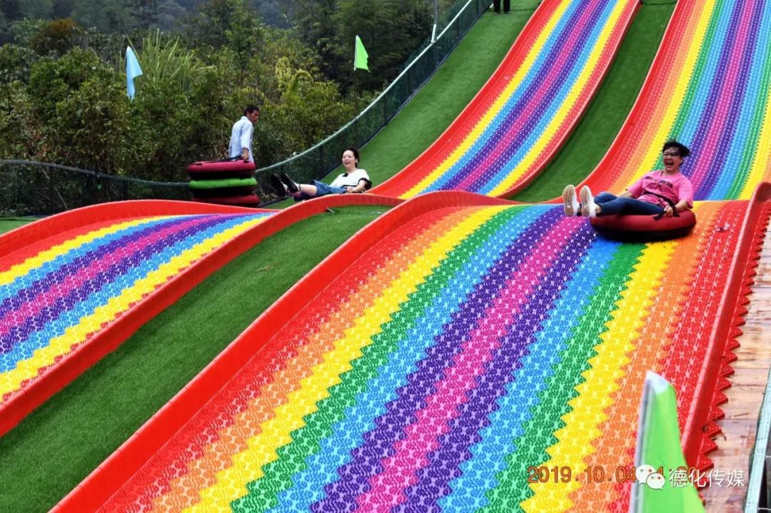 网红来啦德化李溪彩虹滑道火热刺激你敢试吗更有高空滑索可以挑战你的