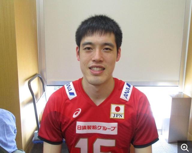 李博现年29岁,出生在日本宫崎,是日本男排目前的核心球员.