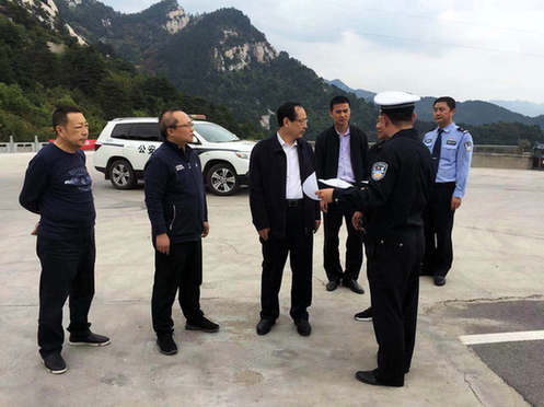 李明山方山交警队长图片