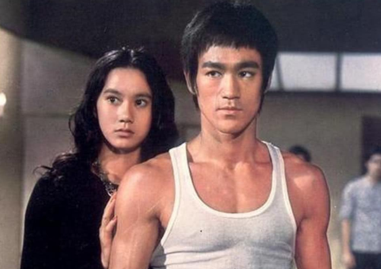 李小龙被问是中国人还是美国人他的回答展现价值观不愧是宗师