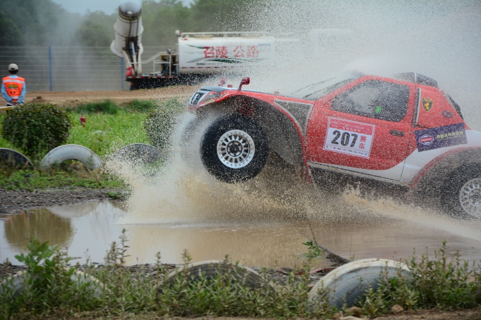 冲击漯河雪霁花海杯第六届全国汽车场地越野职业联赛