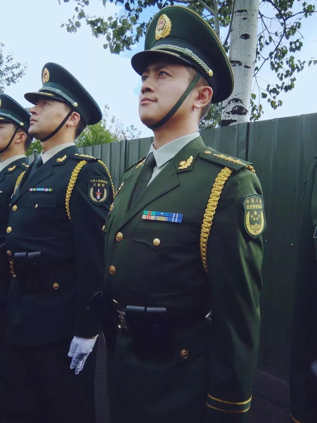 关注男神参加完阅兵回连啦