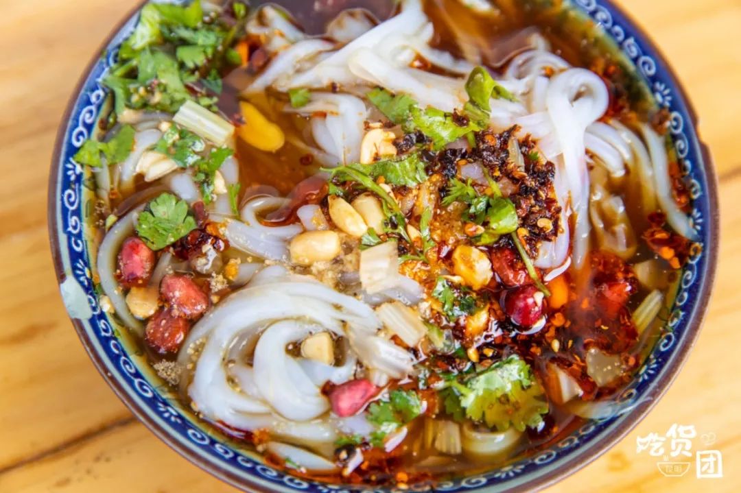 火了几十年的纯手工凉卷粉想吃还得挑时间