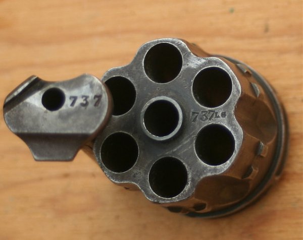 别人家都是左轮手枪,为啥法国当年研发了右轮手枪?