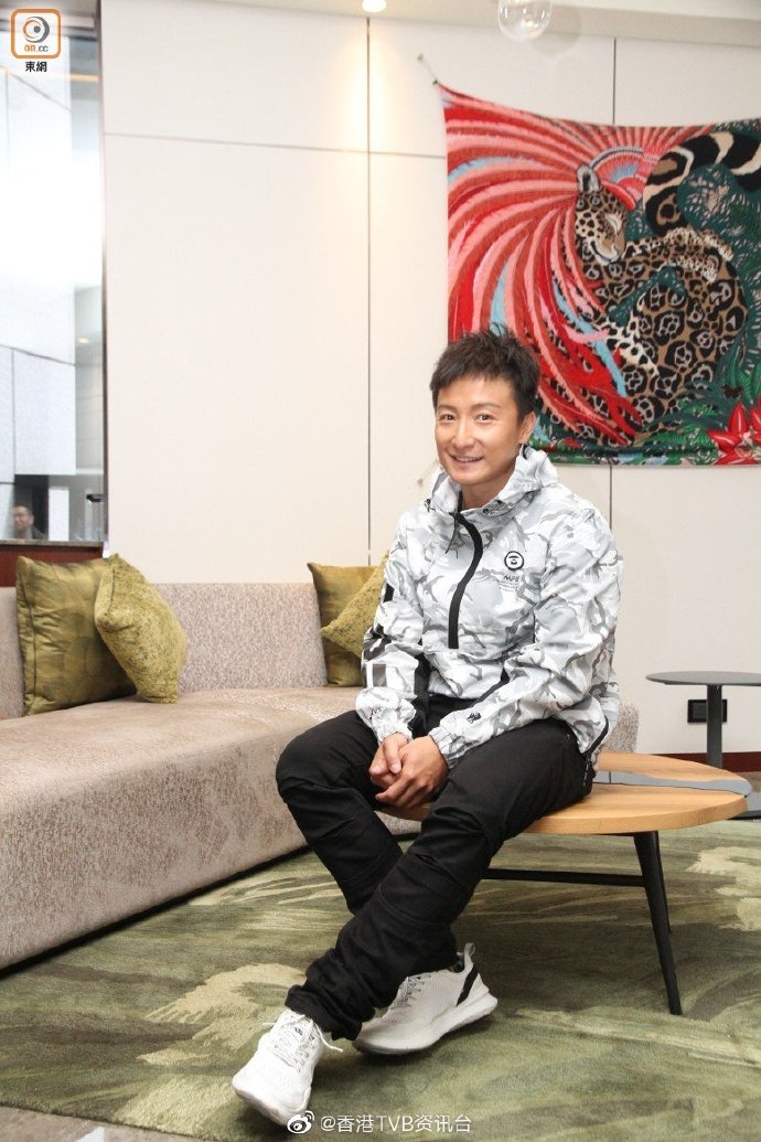 获诗咏赞劲!方力申勇闯水母阵自求多福