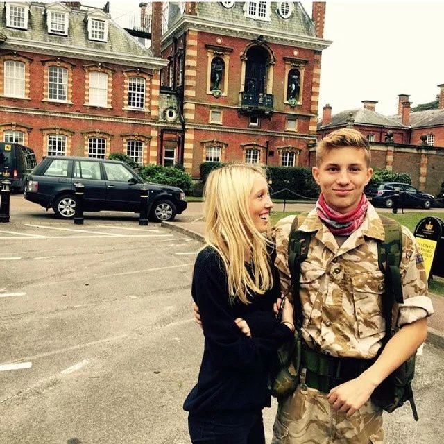 阿列修斯alexios,媒体上也经常叫他康斯坦丁王子prince constantine