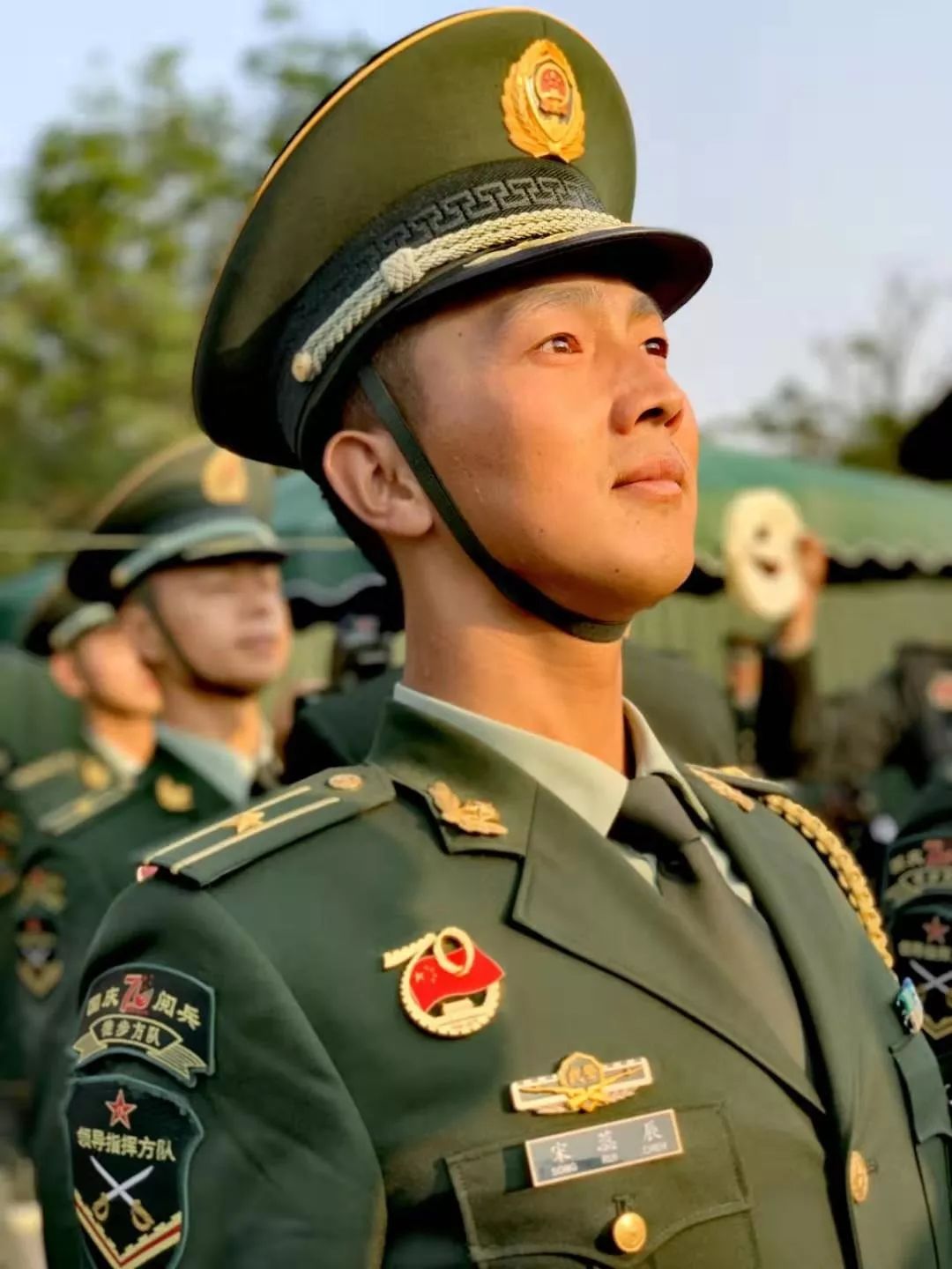 关注男神参加完阅兵回连啦