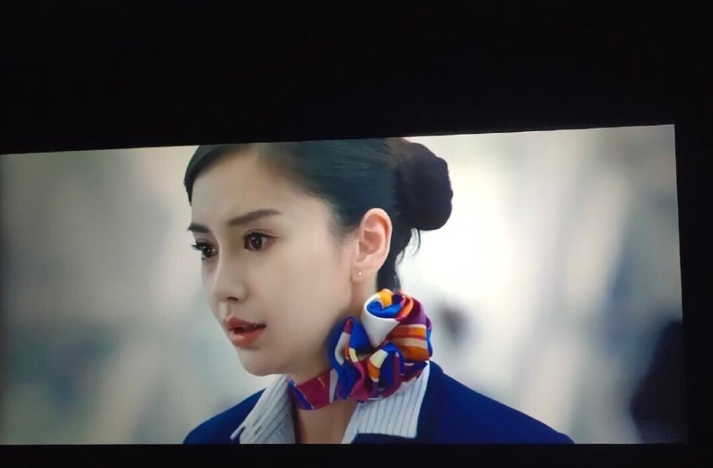 原创杨颖客串《中国机长》,只出现三个镜头,却有人说她是全片败笔