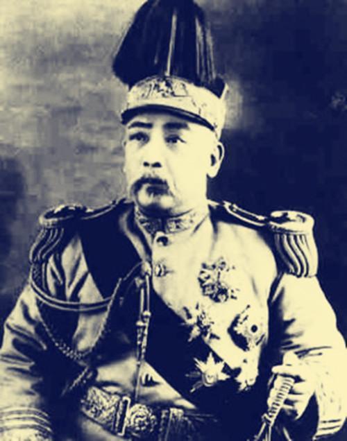 自己的两个丫鬟被袁世凯一同收作小妾,与她平起平坐,加上沈氏虐待殴打