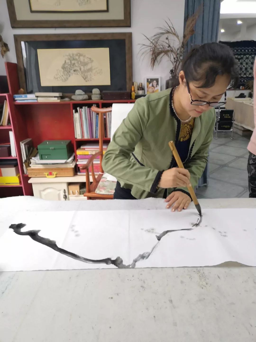 原创国画版画2幅入选十三届全国美术作品展的画家尹莉莉