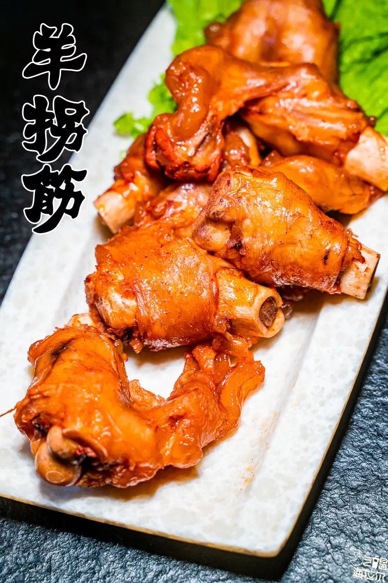 汤底里久煮后的羊拐筋汤底味浸润在肉中吃起来韧性十足筋部胶质满满入