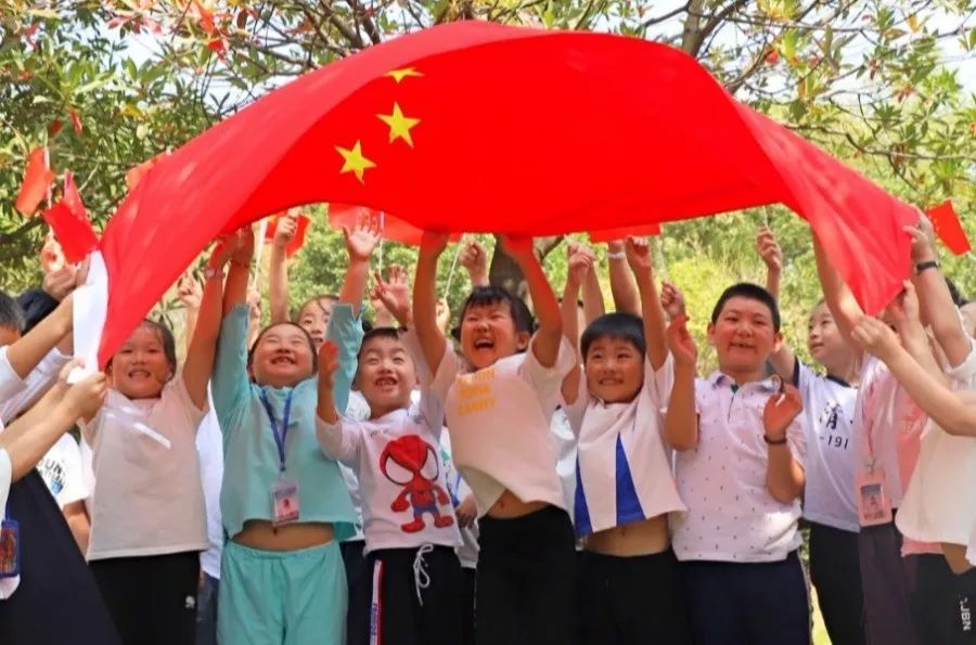 晒一晒你们与国旗的合影真美⑤