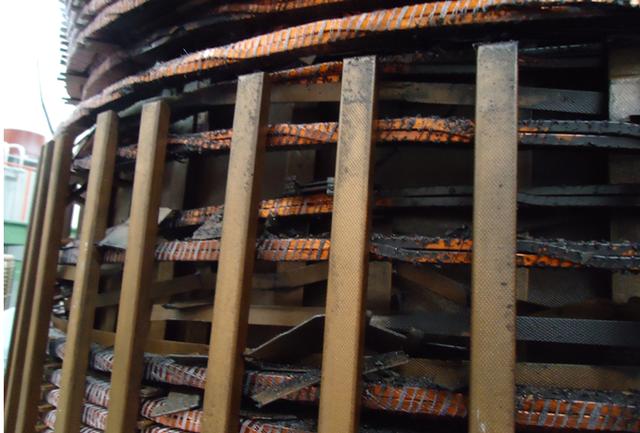 致使低压线圈受到的强烈的机械震动力而形成匝间短路,造成变压器损毁