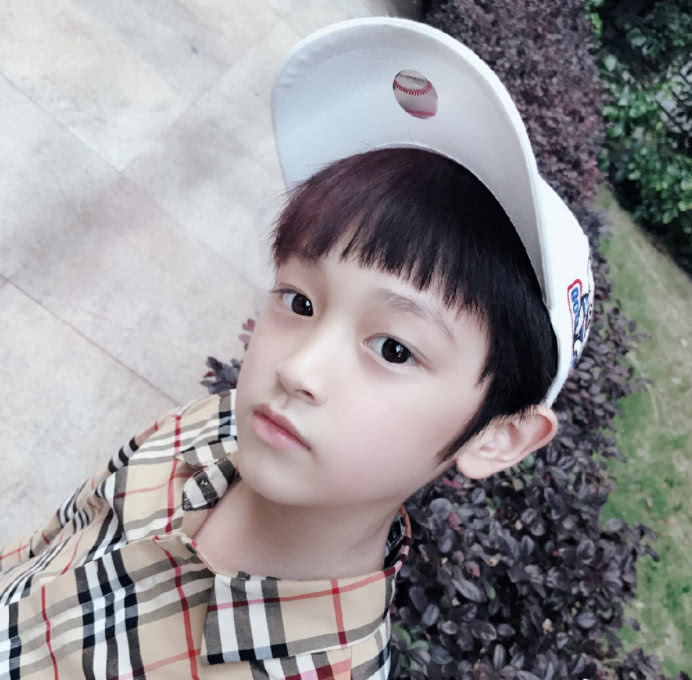 面对"儿子"的祝福向佐郭碧婷一脸宠溺,曾在人生低谷时互相成就_李亦航