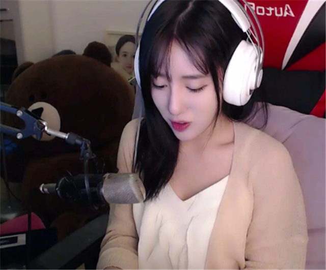 原创呆妹儿拿下小时榜惹不满?小团团直接放出照片,真的胖了一大圈