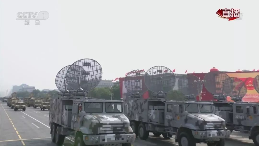 车迷军事迷都不一定知道国庆大阅兵拉洲际导弹的是什么车