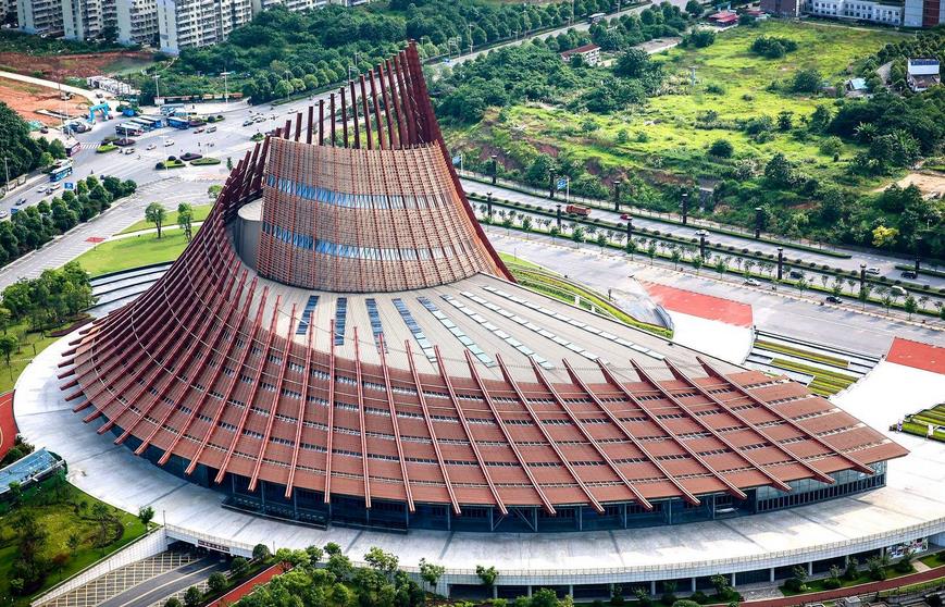 神农大剧院位于株洲神农城核心区西南角,总建筑面积为45991平方米,并