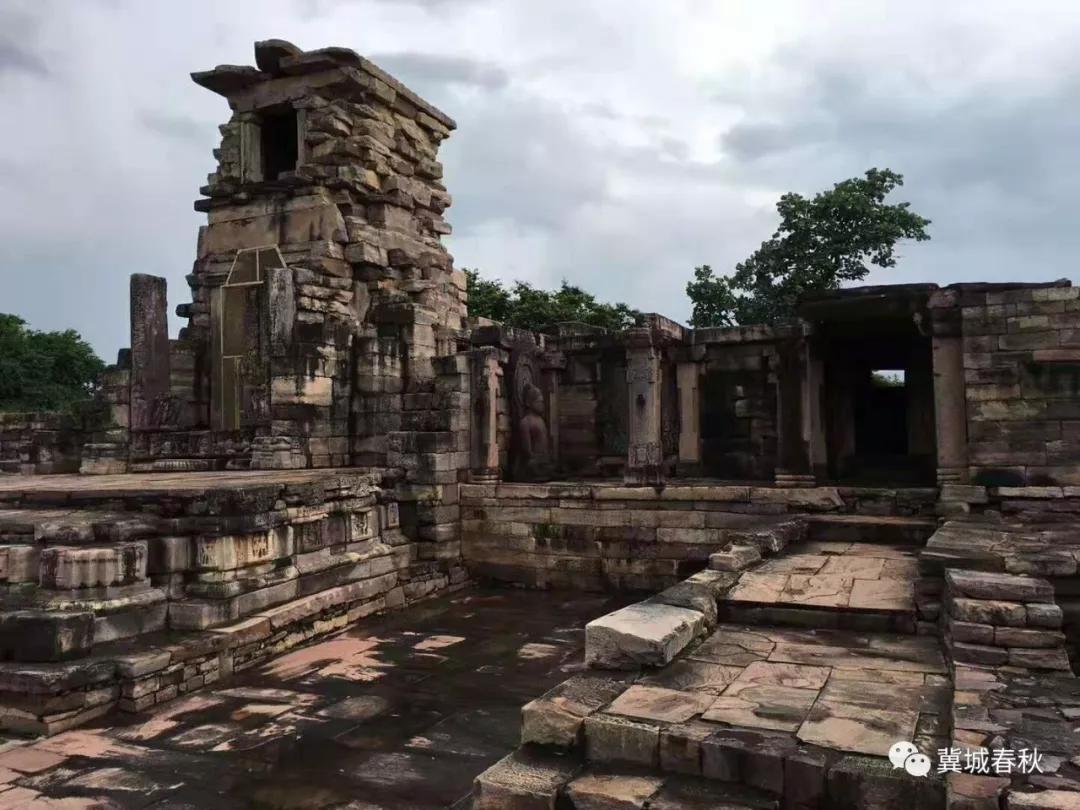 在古摩揭陀国王舍城北,今印度比哈尔邦巴特那东南巴拉贡村.