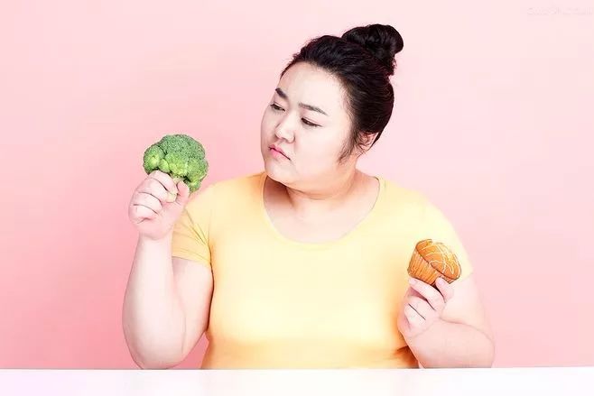 【健康】人到中年为何易发福?当心8大健康风险