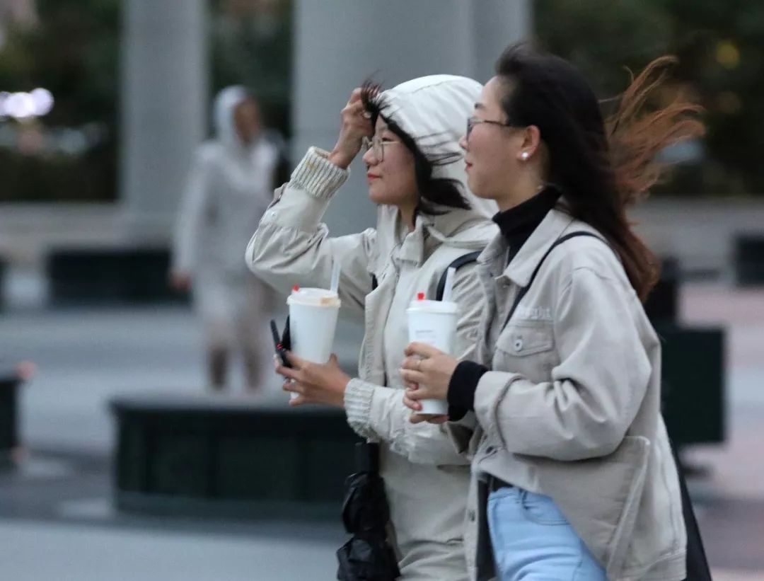 冷空氣明天殺到!降溫降雨!更扎心的是