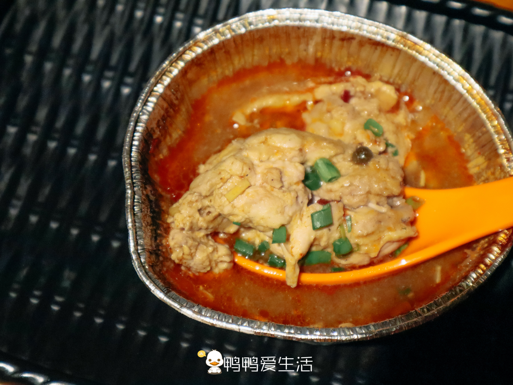 蒜蓉烤生蚝,6元一个的大生蚝,看这蚝体饱满,除了食材,这个蒜蓉的调制