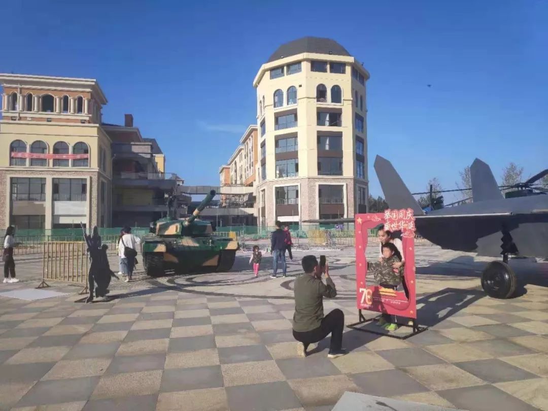 围观阳谷金宝街的军事展震撼威武雄壮