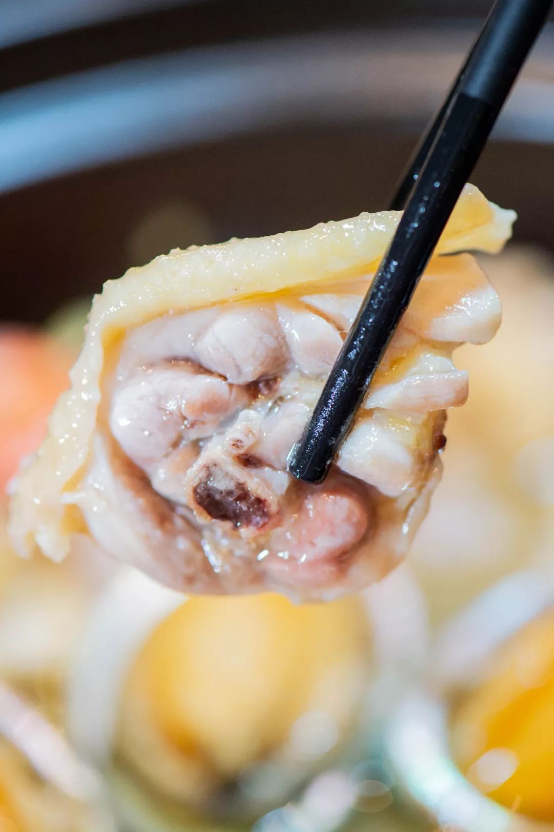 人均30顺德农家菜吃木瓜大的鸡用来炖鲍鱼客人把ta当饭吃