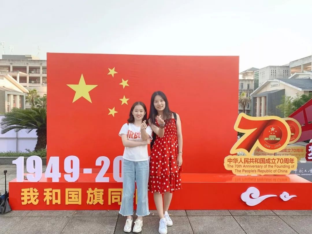 我和我的祖国丨合影c位都献给五星红旗