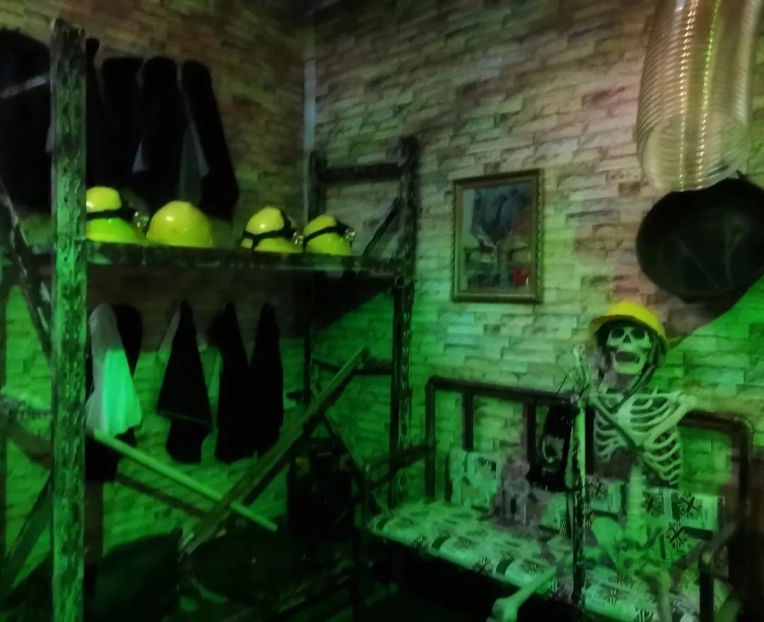 抢先探秘900平米全地下鬼屋视频曝光笑出猪叫哈哈哈哈