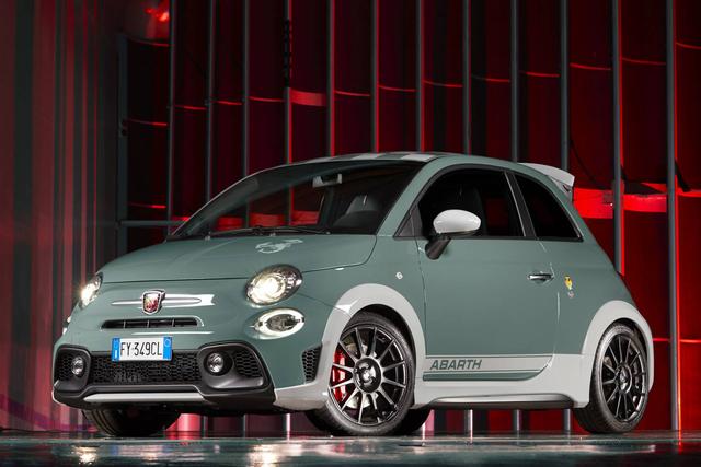 abarth 695 70周年纪念版亮相米兰,1.4升四缸涡轮引擎,180马力!