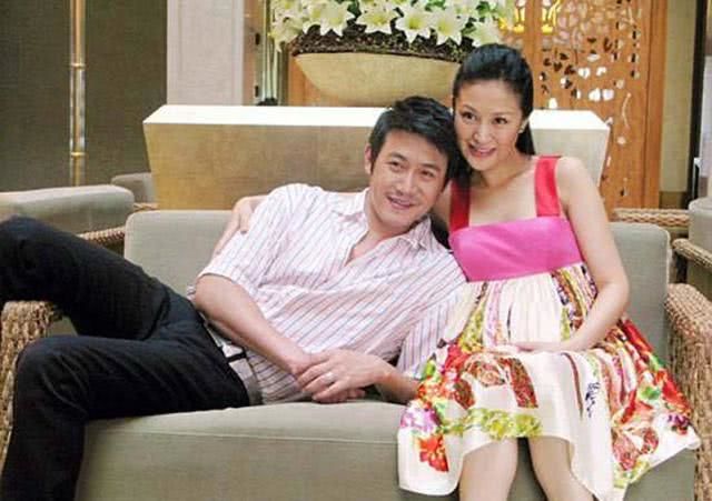 一个被遗忘的女演员被老公宠了22年如今生完2个孩子过这样