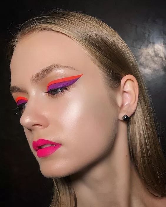 时下最流行blackpink同款眼妆晚上会发光的那种