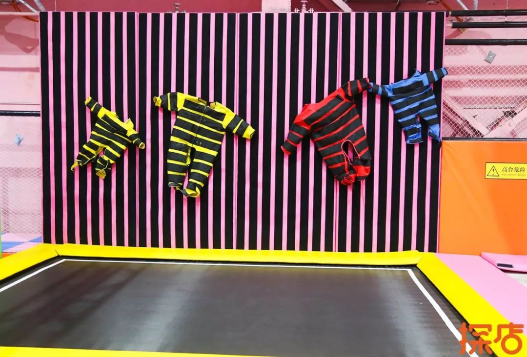 唐山探店买一赠一唐山新开网红蹦床主题乐园蹦床粘粘乐烧烤吃喝玩乐全
