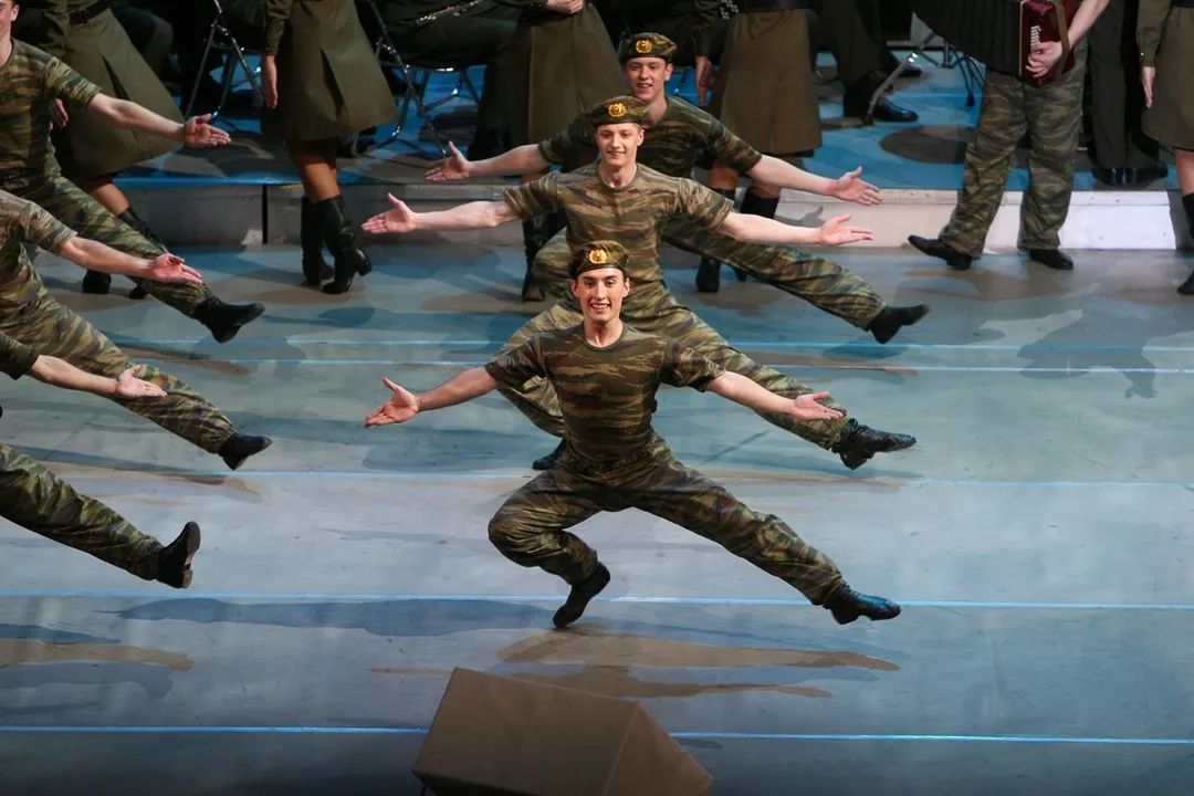 自1995年以来,俄罗斯红军歌舞团先后12次来中国巡回演出,每次都取得了