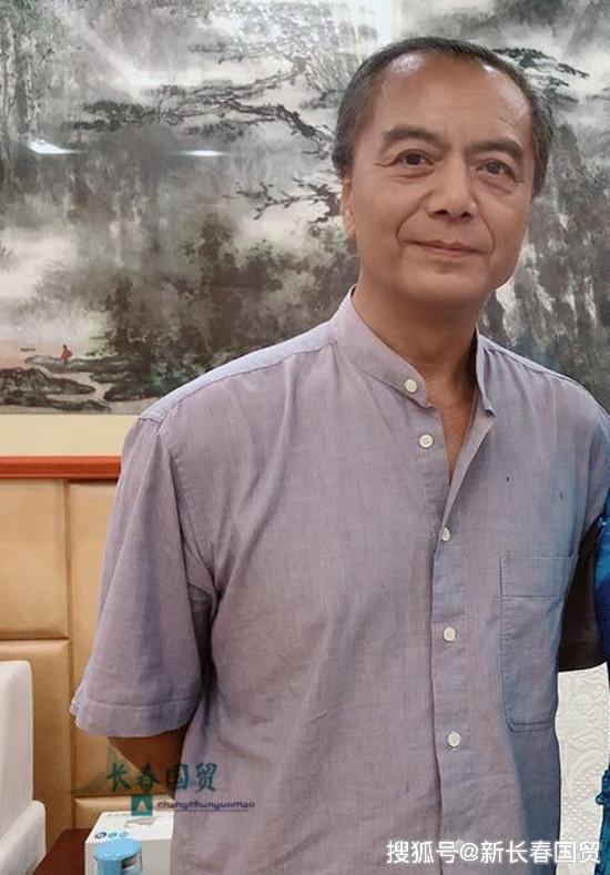 前《新闻联播》主播薛飞近照曝光,曾为央视"三大帅哥"之一