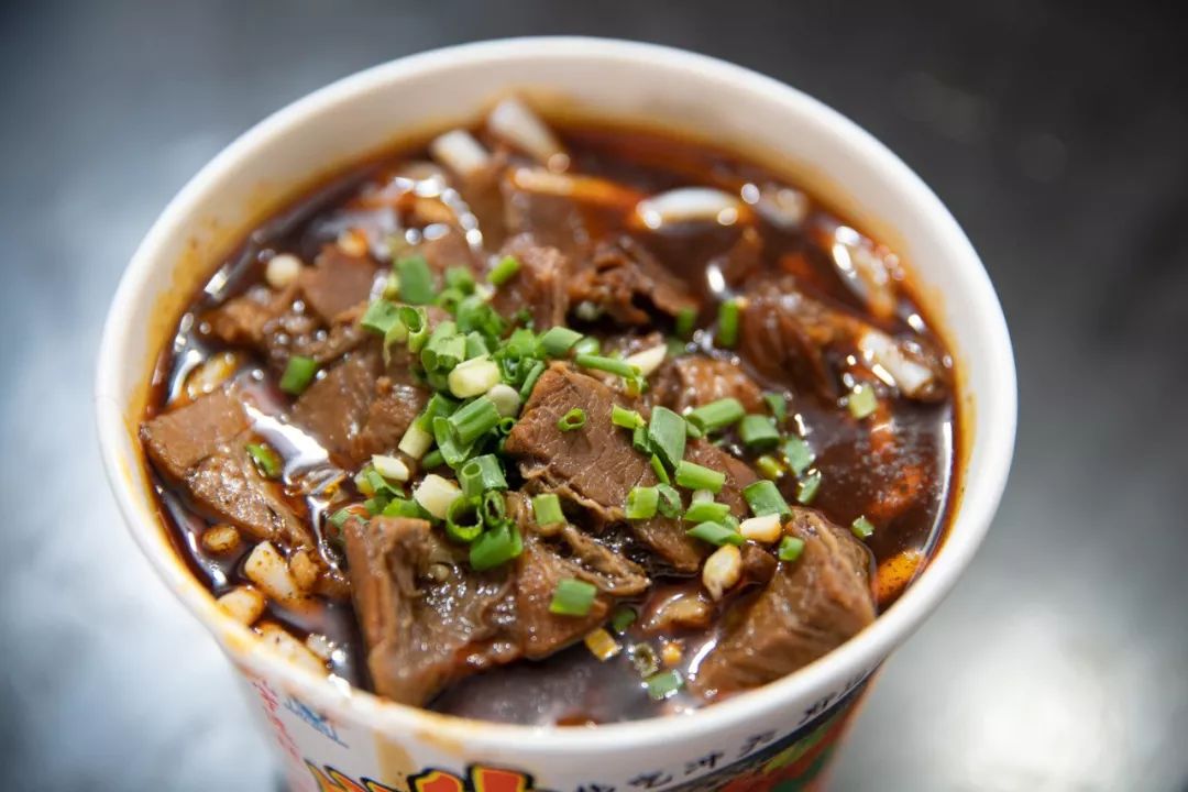 坐上蔡甸线9分钟去吃碗新农牛肉面