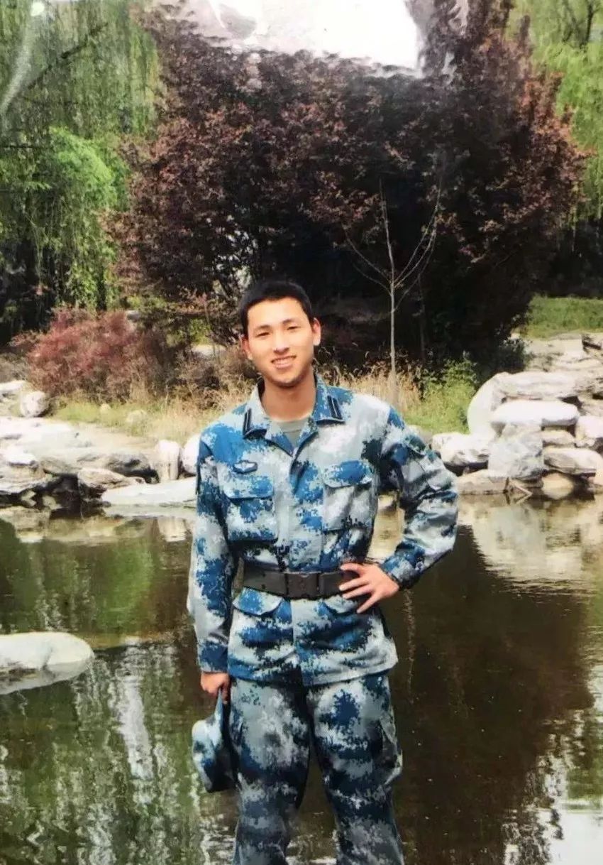 国庆阅兵式上有位将军领队是海宁人!少将军衔!_汤辛