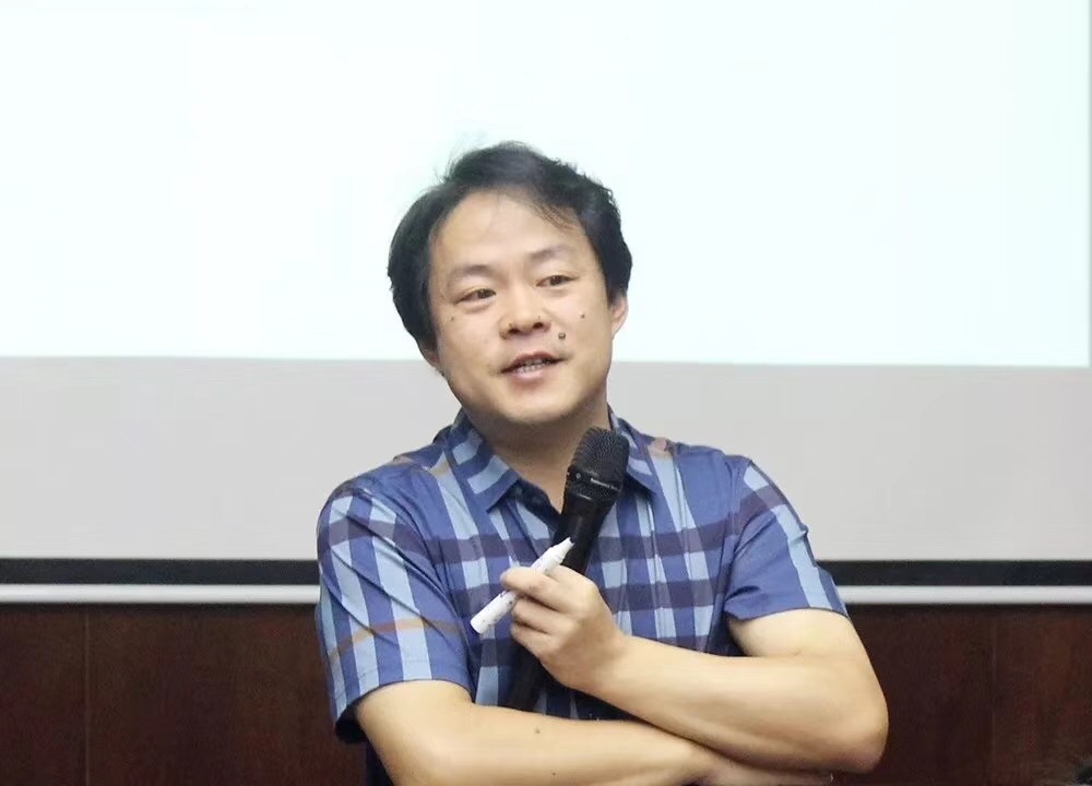 刘春华在北京大学企业家培训班授课