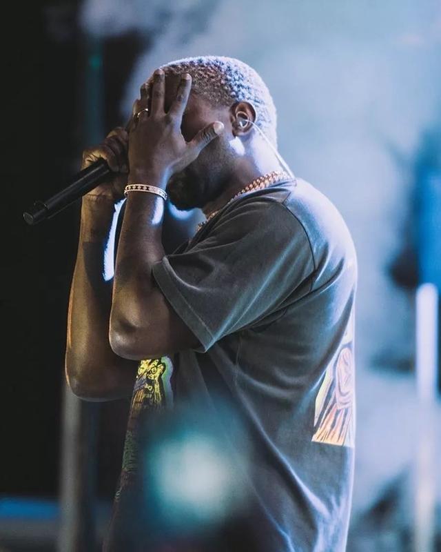 壁纸丨最后再问 kanye 一次,新专辑到底什么时候出?