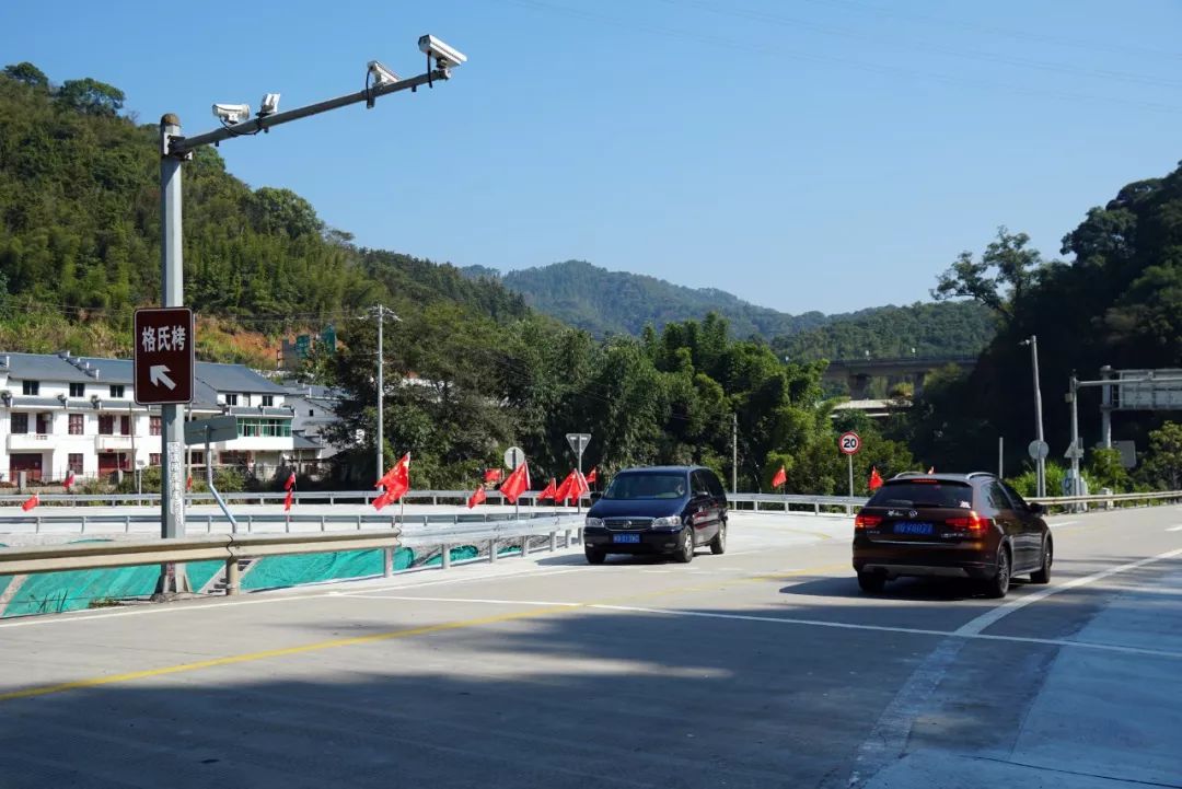 该项目是格氏栲至万寿岩文旅康养项目重要节点工程,全长约520米,其中