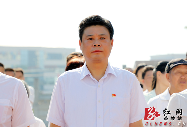 全国第六个烈士纪念日茶陵县社会各界在烈士陵园举行公祭活动缅怀先烈