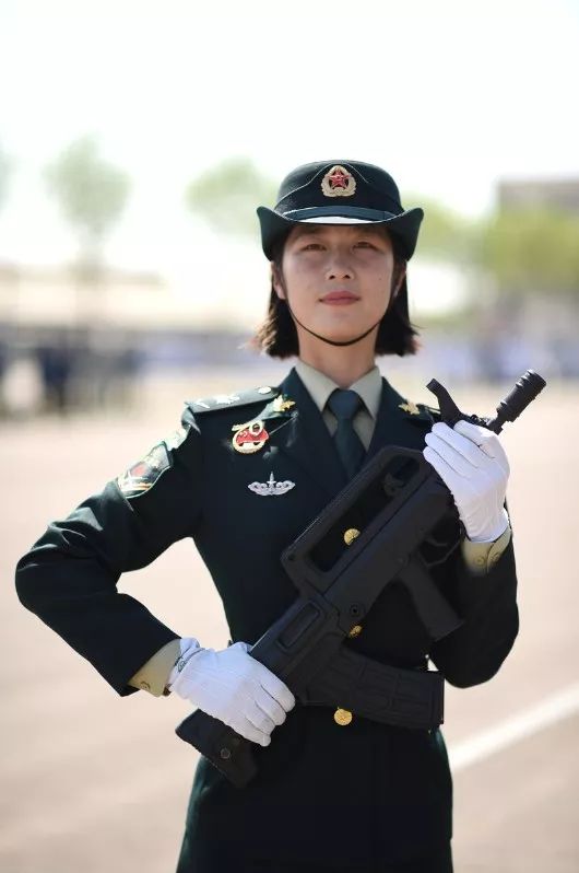 阅兵最美女兵王心语图片