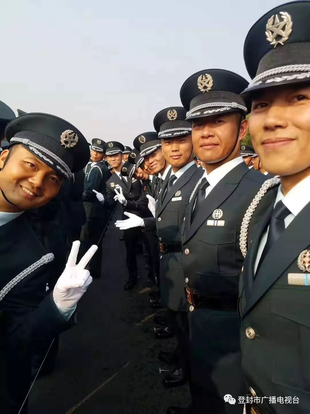 2位登封人在国庆70周年阅兵式上,走过天安门!_景豪