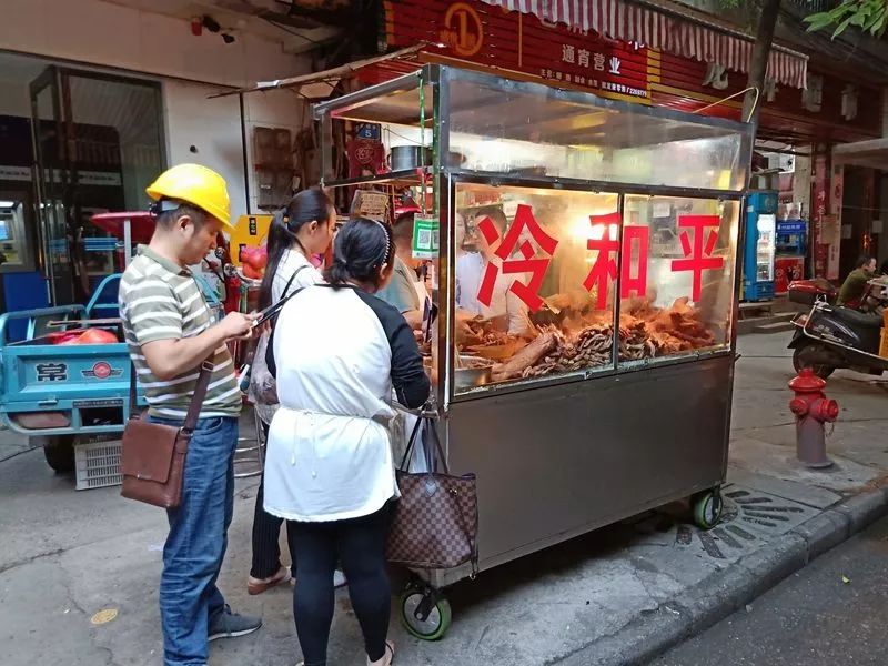 南充街边卤肉摊的卤牛肉卖到120元一斤