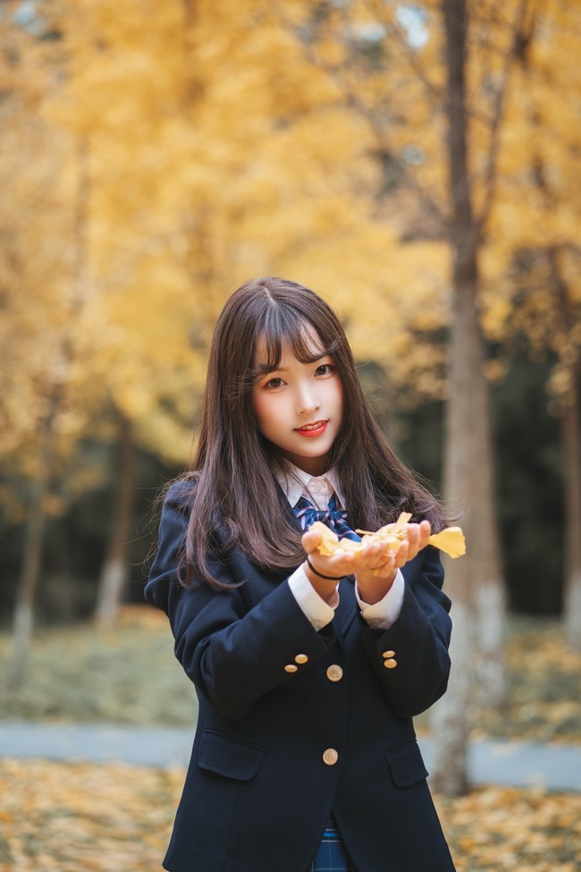 jk少女抓住秋天的尾巴
